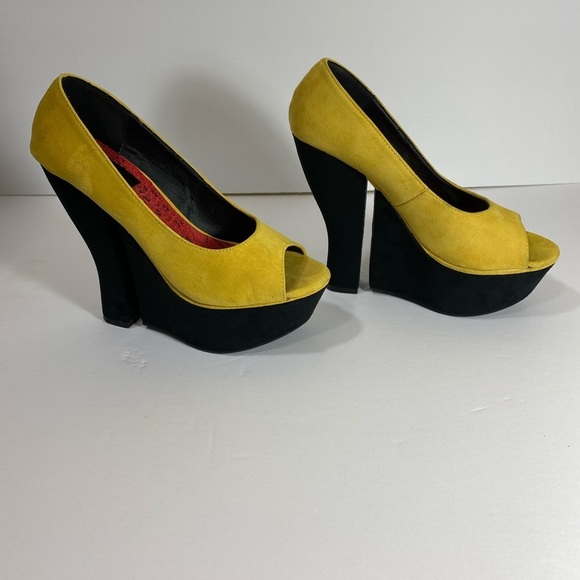 FRH Shoes - 𝅺frh Yellow & Black Platform Heels Size 7